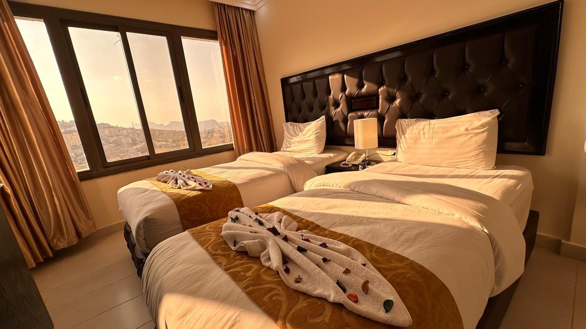 Sharah Mountains Hotel Wadi Musa Bagian luar foto