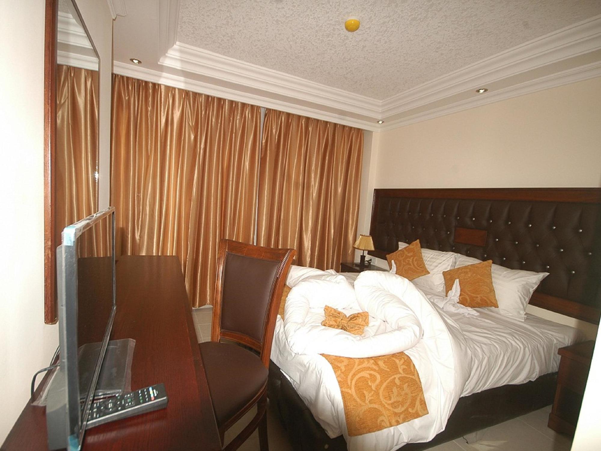 Sharah Mountains Hotel Wadi Musa Bagian luar foto