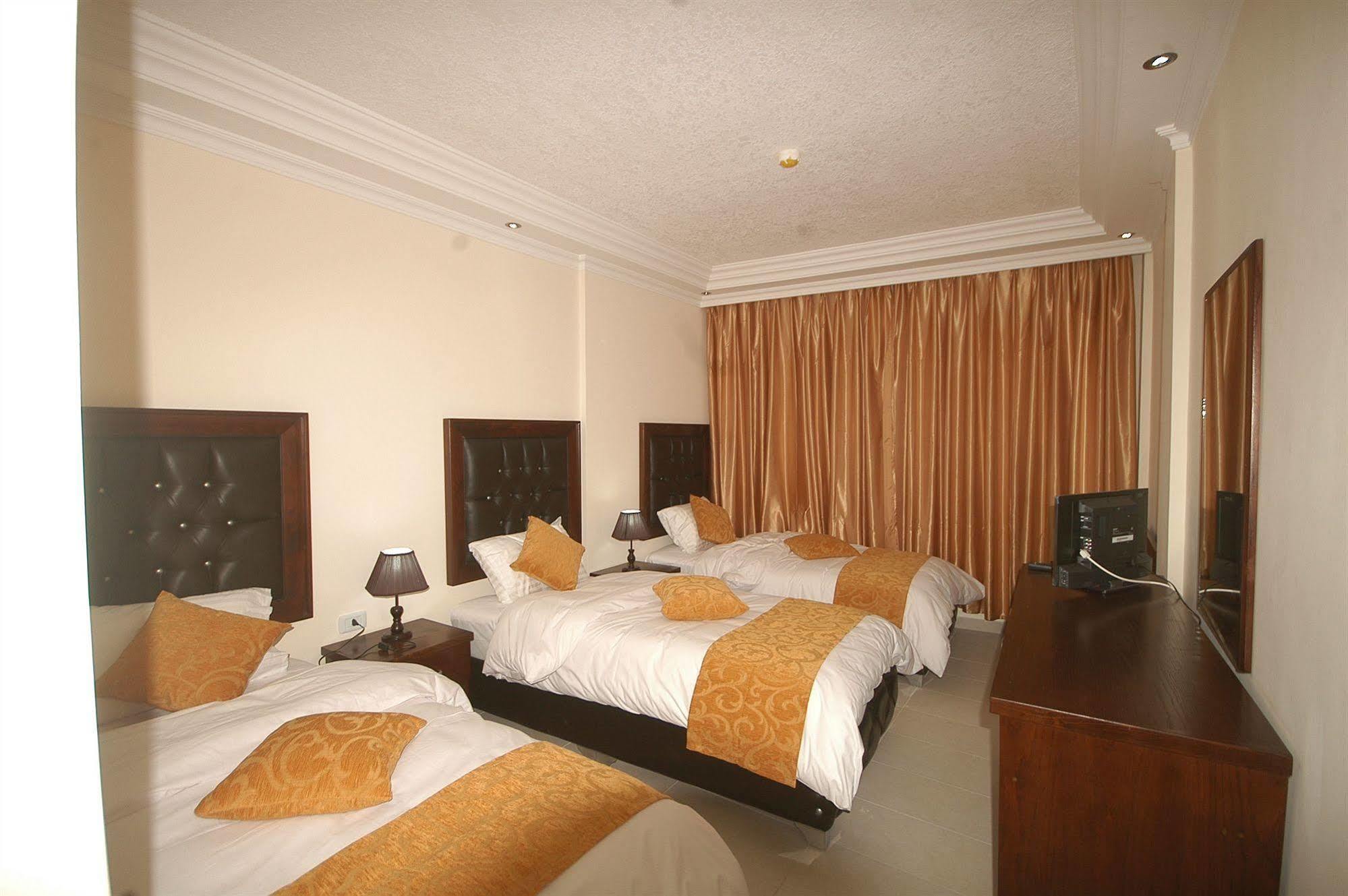 Sharah Mountains Hotel Wadi Musa Bagian luar foto